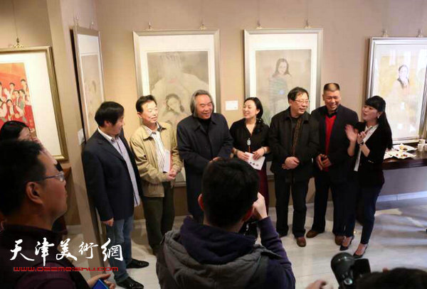 “华彩文心——于栋华人物画作品展”28日在鼎天美术公馆开幕。