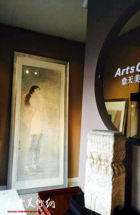 图为于栋华人物画作品展现场。