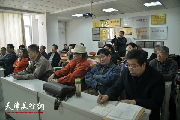 “海河天山情国画精品联展”4月15日在津召开创作动员会，图为会场。