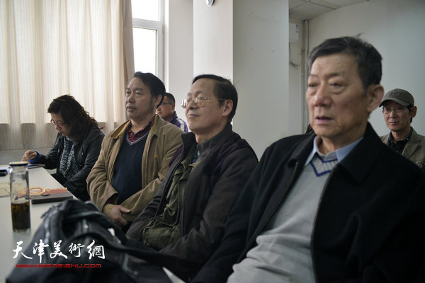 “海河天山情国画精品联展”4月15日在津召开创作动员会，图为邓开圯、尚金声、温洪琪。