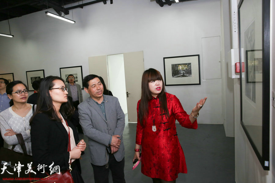 梅江国际艺术馆（中国·天津）主办的“2015国际版画艺术展-上海站”4月18日在面粉厂美术馆隆重举行