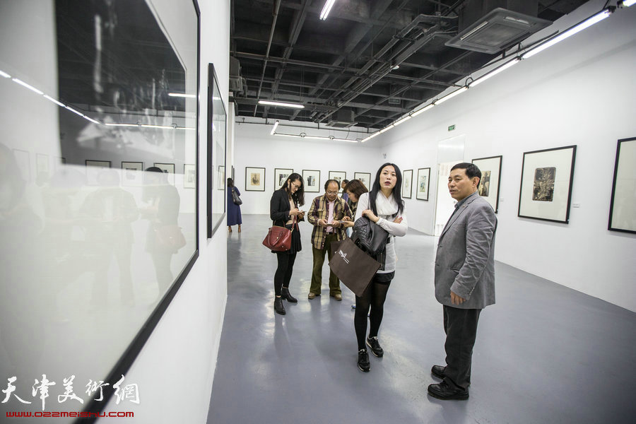梅江国际艺术馆（中国·天津）主办的“2015国际版画艺术展-上海站”4月18日在面粉厂美术馆隆重举行。