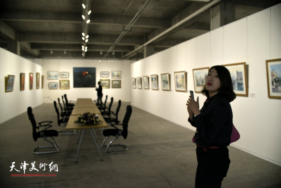 天津最大艺术创意园区意庄艺术区24日开街启用，图为现场。