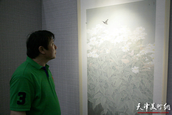 “工笔画的写意性”张俊、孙文龙、李娇、孙超花鸟画展在天津图书馆举办，图为