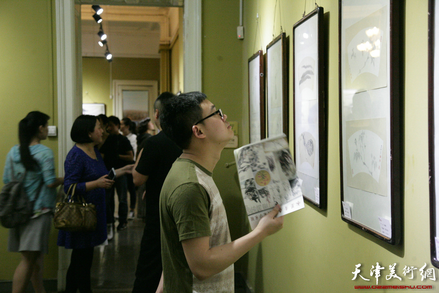 “水墨青春·天津青年书画家学术展”5月1日在天津西洋美术馆开展，图为