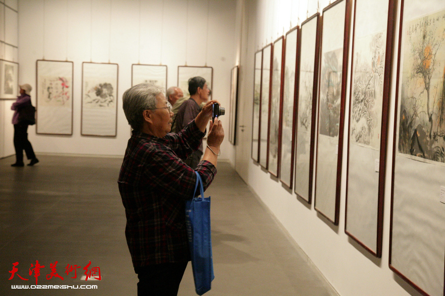 “津门画语”津门书画院第五届年展在天津美术馆开展，图为展览现场。