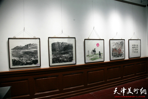 “走进宋庄——北京宋庄职业画家原创作品展”在天津西洋美术馆举行，图为展览现场。
