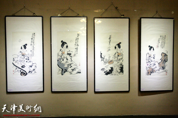 “走进宋庄——北京宋庄职业画家原创作品展”在天津西洋美术馆举行，图为展览现场。