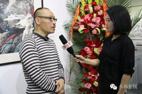 河南省美协副主席谢冰毅接受采访。