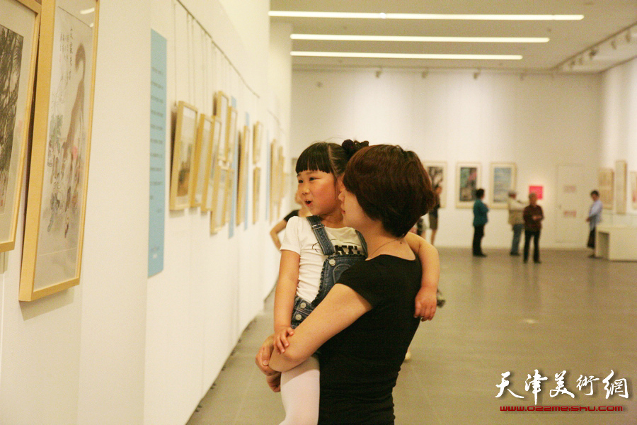 “我们的生活、我们的快乐”绘画作品展览在天津美术馆开幕，图为展览现场。