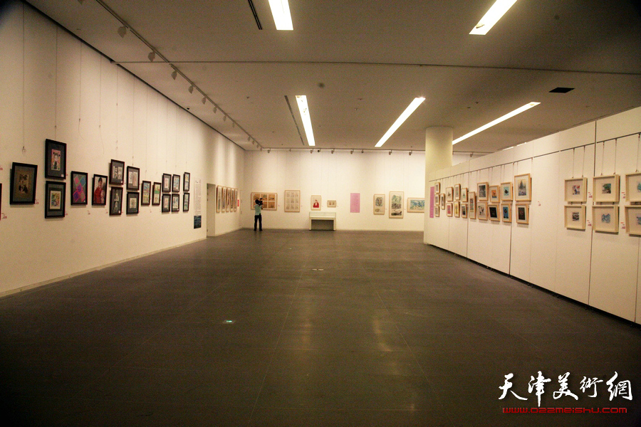 “我们的生活、我们的快乐”绘画作品展览在天津美术馆开幕，图为展览现场。