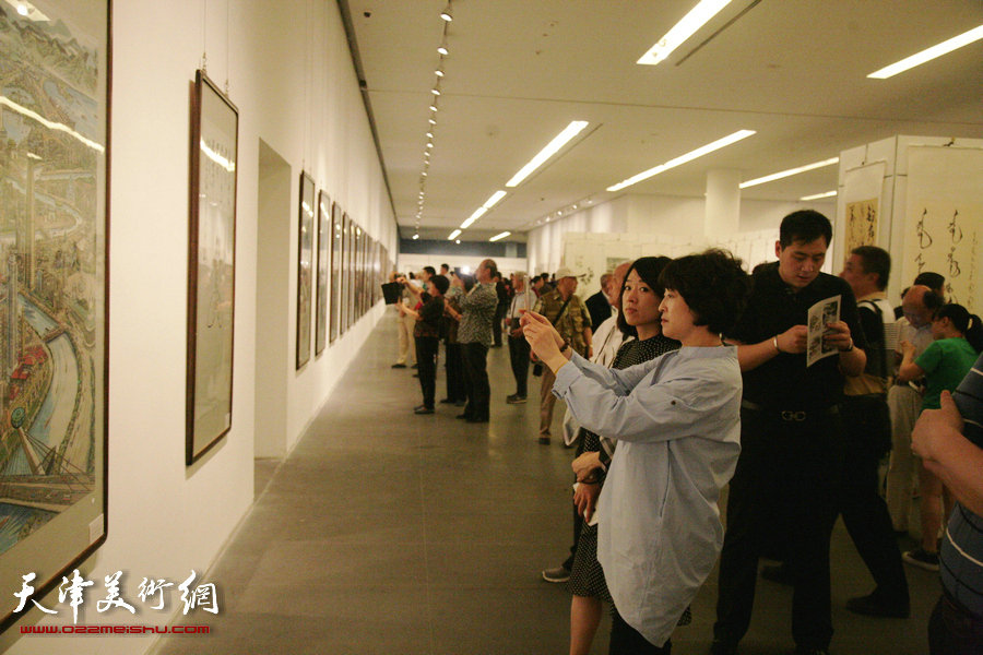 京津冀晋蒙五省市文史研究馆书画展在天津美术馆开幕，图为