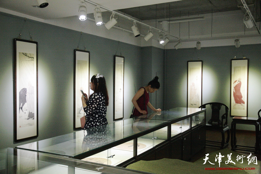 “守正——霍春阳师生作品展”在鸿德艺术馆开幕，图为