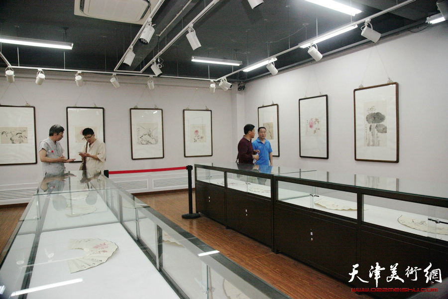 “守正——霍春阳师生作品展”在鸿德艺术馆开幕，图为