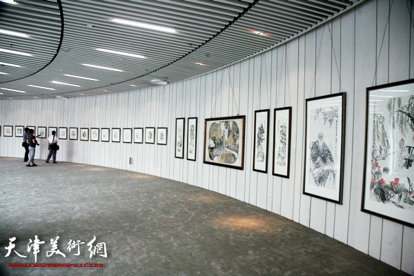 “冲·和”乙未孙列中国画艺术展在萨马兰奇纪念馆开展，图为展览现场。
