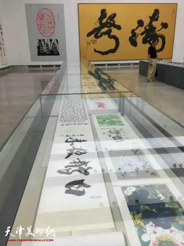 “不逾矩不-韩天衡学艺七十年作品展”暨“百乐雅集——第十届韩天衡师生书画印展”在浙江美术馆开展。