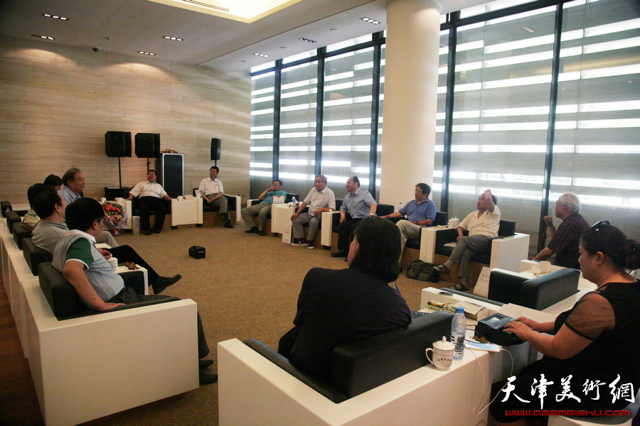 刘运峰书法艺术研讨会在天津美术馆举行，图为研讨会现场。