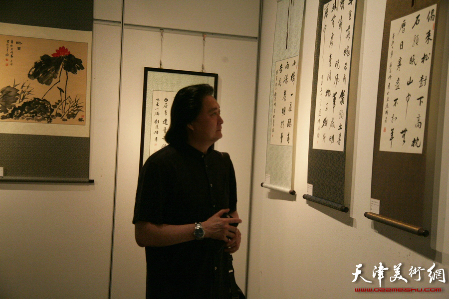 “艺海泛槎——刘运峰书法展”在天津美术馆开幕，图为