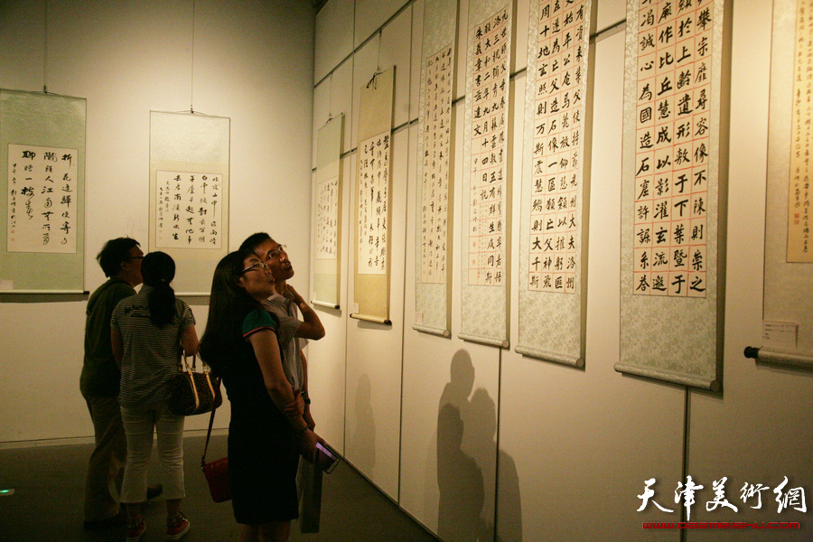 “艺海泛槎——刘运峰书法展”在天津美术馆开幕，图为展览现场。