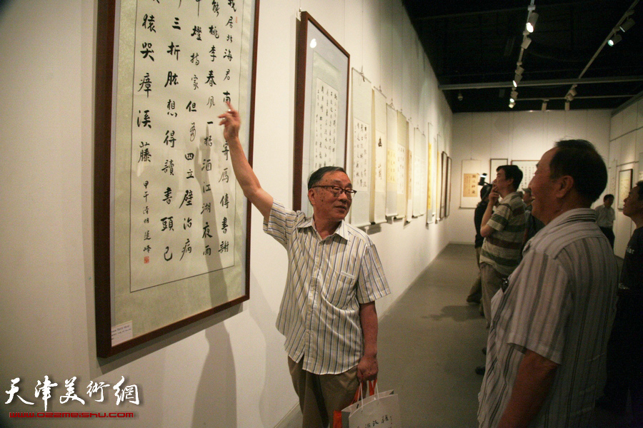 “艺海泛槎——刘运峰书法展”在天津美术馆开幕，图为展览现场。