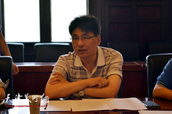 天津美术学院副院长郭振山讲话。
