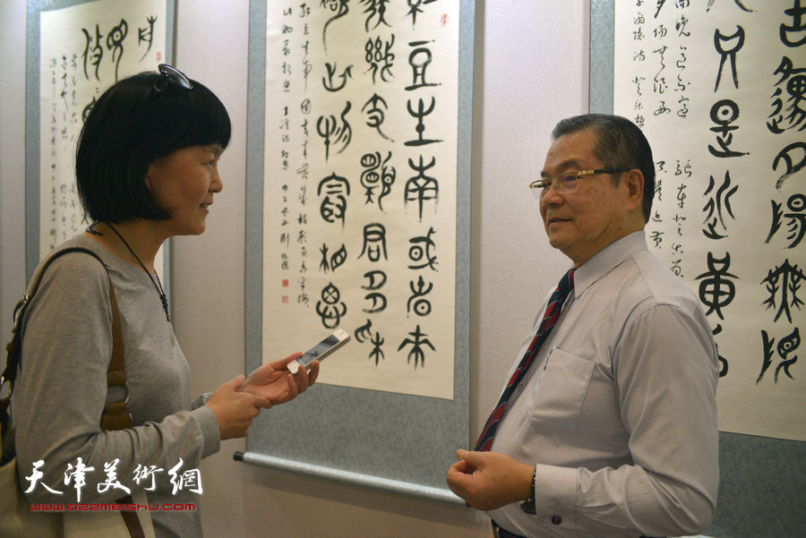 刘树德接受《中国书画报》记者李文慧采访