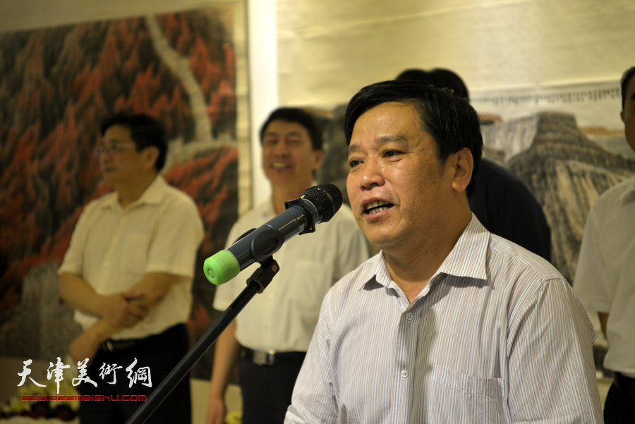 天津美协秘书长李耀春致辞。