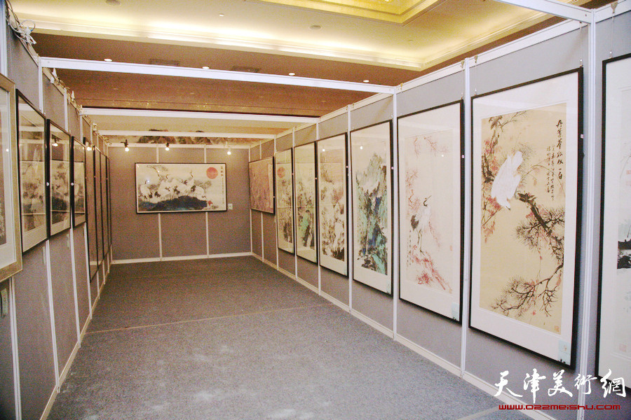 无上清凉—朱懿、贾冰吾、李寅虎、闫勇书画展在天津迎宾馆举行，图为展览现场。