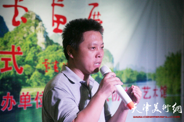 张春蕾首次个展在天津市政协书画艺术馆开幕，图为