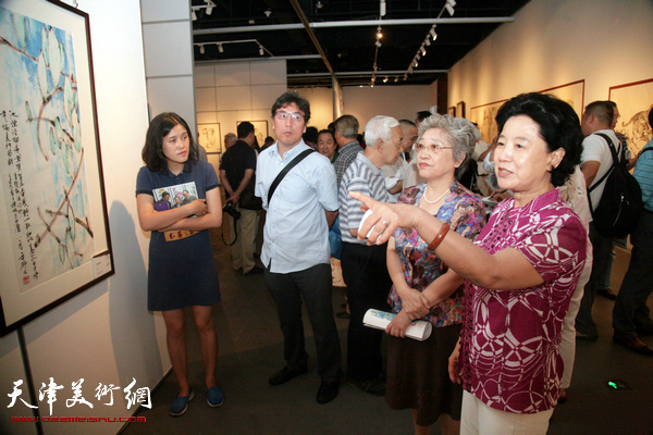 “虎痴”李平野先生作品纪念展在天津美术馆举行，图为