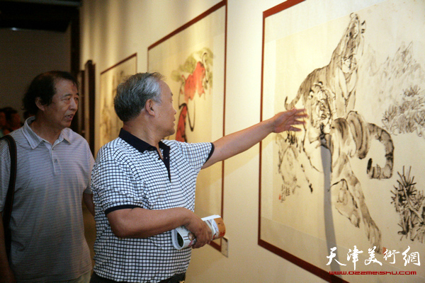 “虎痴”李平野先生作品纪念展在天津美术馆举行，图为