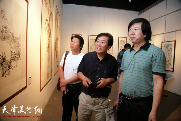 “虎痴”李平野先生作品纪念展在天津美术馆举行，图为