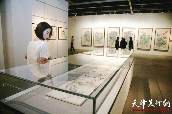 “虎痴”李平野先生作品纪念展在天津美术馆举行，图为
