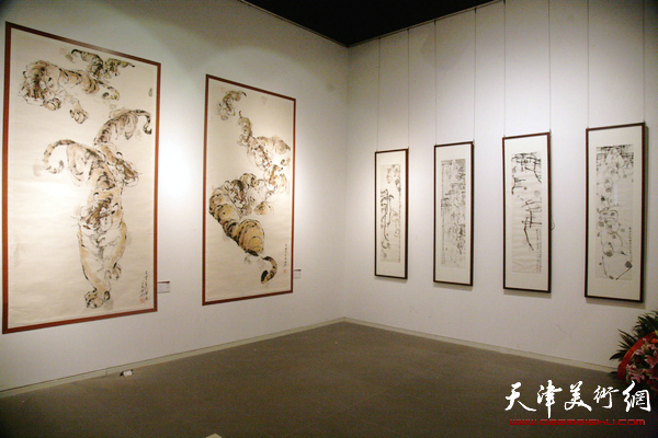 “虎痴”李平野先生作品纪念展在天津美术馆举行，图为展览现场。