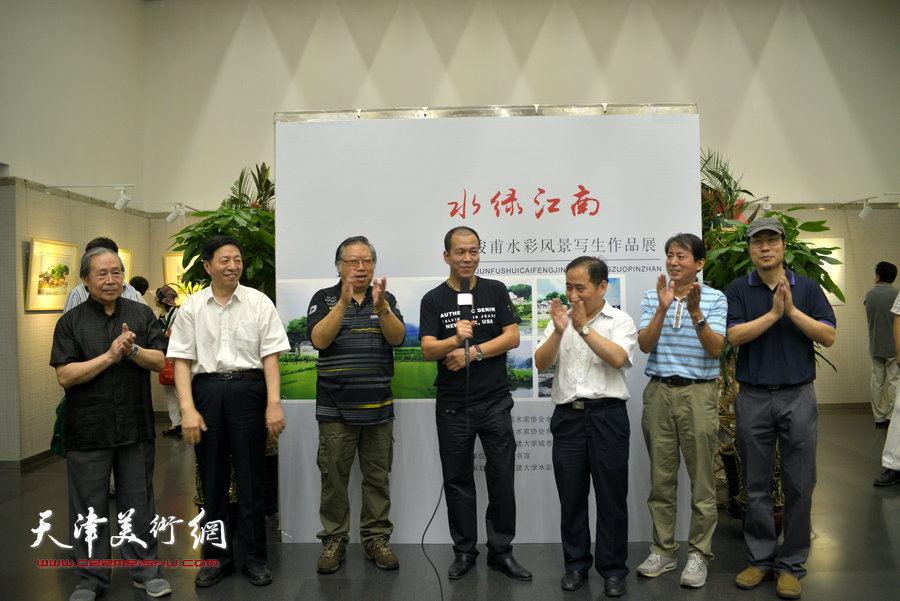 尚金凯宣布画展开幕。左起：李宗儒、王晨亮、石增琇、尚金凯、赵彦龙、李建有、杨俊甫。