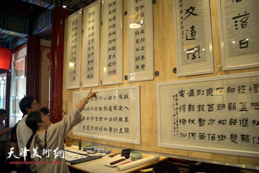 张建会书法展7月4日在“集真阁”举办，图为现场。