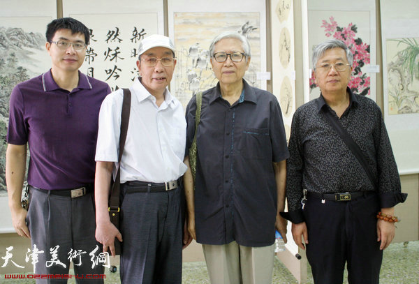 左起：《画讯》主编、山水画家柳河，花鸟画家曹剑英、著名大写意