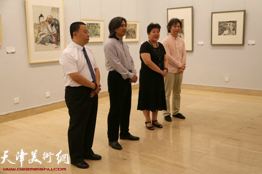 “太行浩气——吕云所中国画展”捐赠仪式在中国美术馆举行，图为