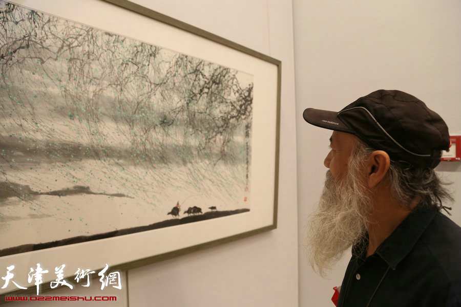 “太行浩气——吕云所中国画展”捐赠仪式在中国美术馆举行，图为