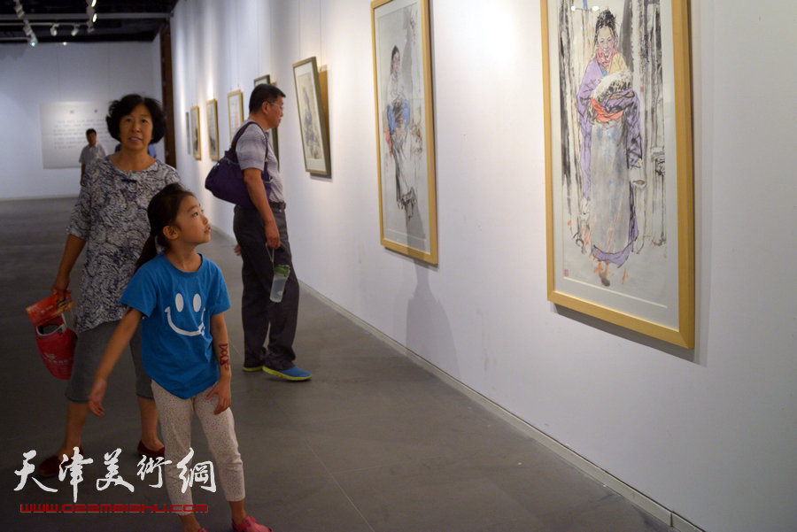 京津画家联展在天津美术馆举行，图为展览现场。