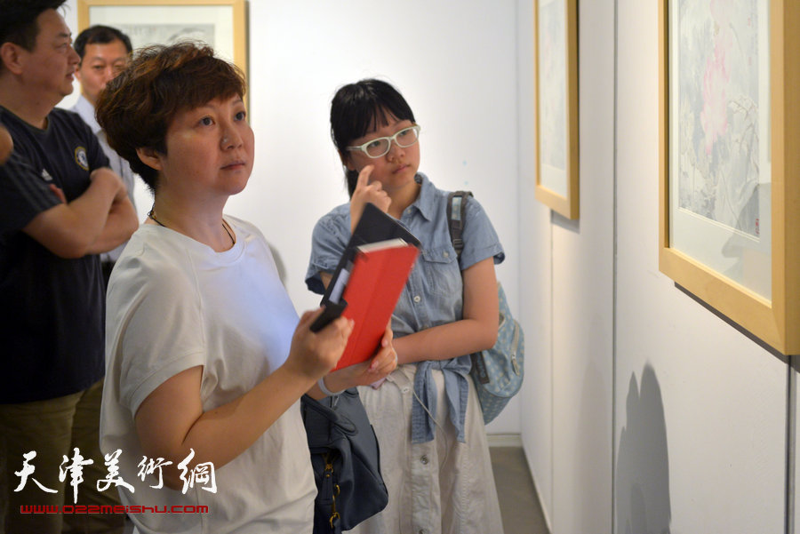 京津画家联展在天津美术馆举行，图为展览现场。