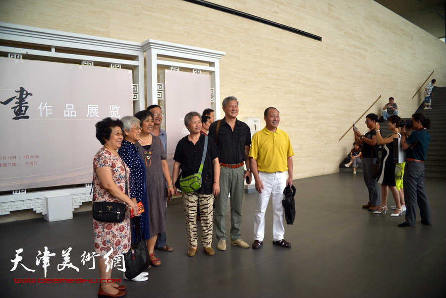 首届天津市美术家协会山水画专业委员会山水画展览在天津美术馆开幕，图为展览现场。