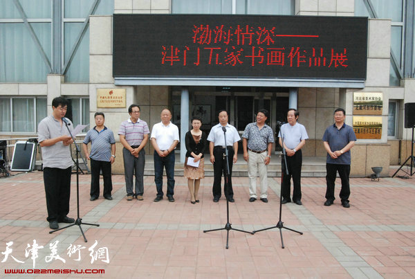 “渤海情深·津门五家书画作品展”7月18日在北戴河龙腾书画院举行。
