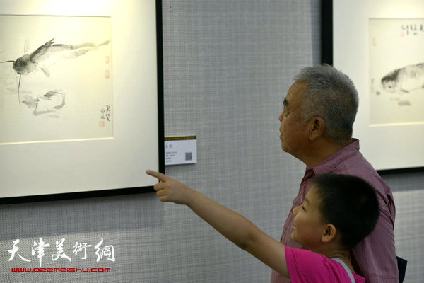 悦可妙心—张建永中国画小品展在天津图书馆开展，图为展览现场。