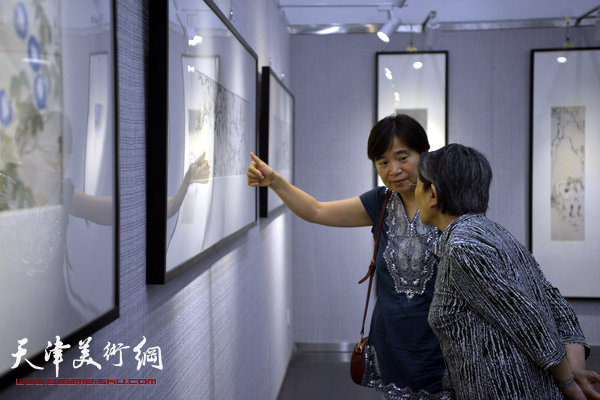 悦可妙心—张建永中国画小品展在天津图书馆开展，图为展览现场。