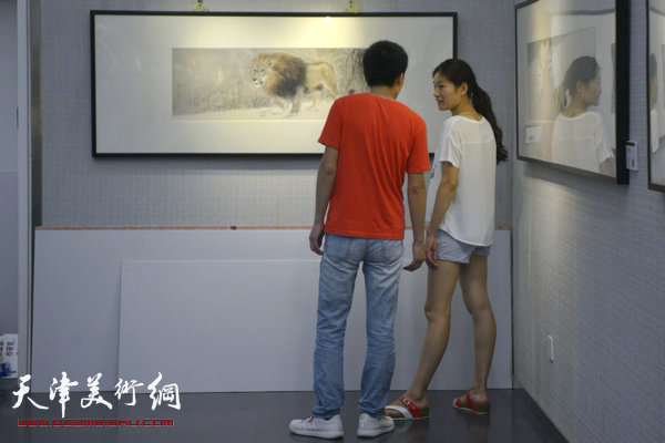 悦可妙心—张建永中国画小品展在天津图书馆开展，图为展览现场。