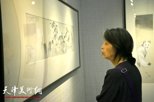 悦可妙心—张建永中国画小品展在天津图书馆开展，图为展览现场。