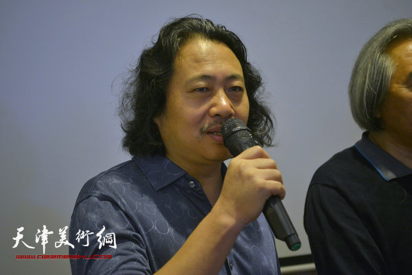 天津画院院长、著名画家贾广健致辞。
