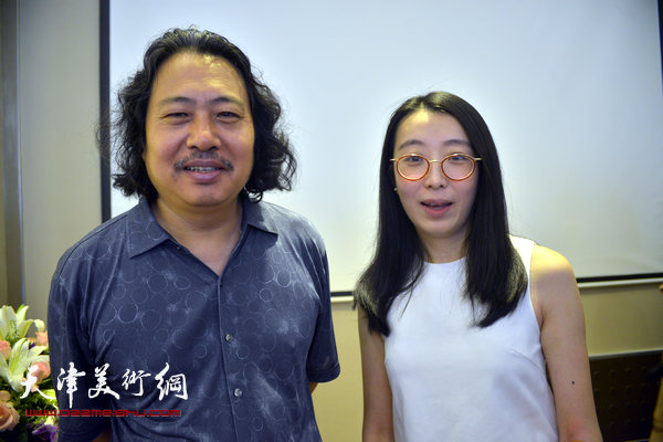 左起：天津画院院长、著名画家贾广健、鼎天国际拍卖有限公司市场总监尤佳。