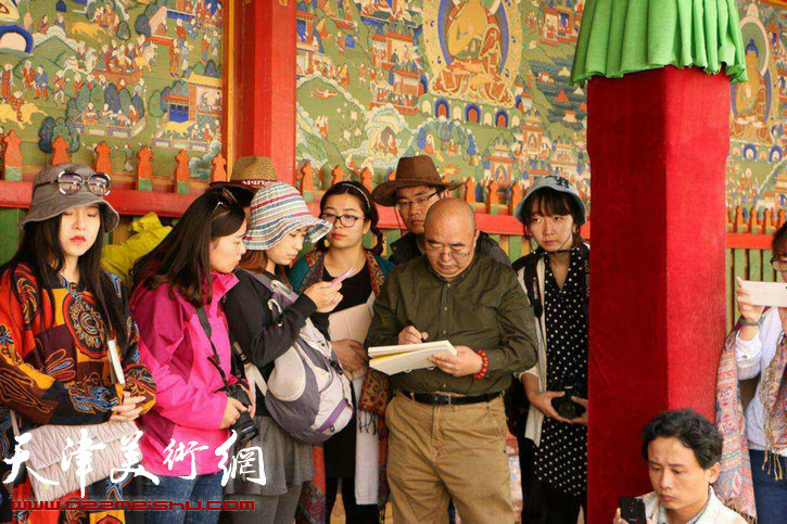 尹沧海教授率南开大学书画艺术与美学研究中心弟子赴甘肃写生。